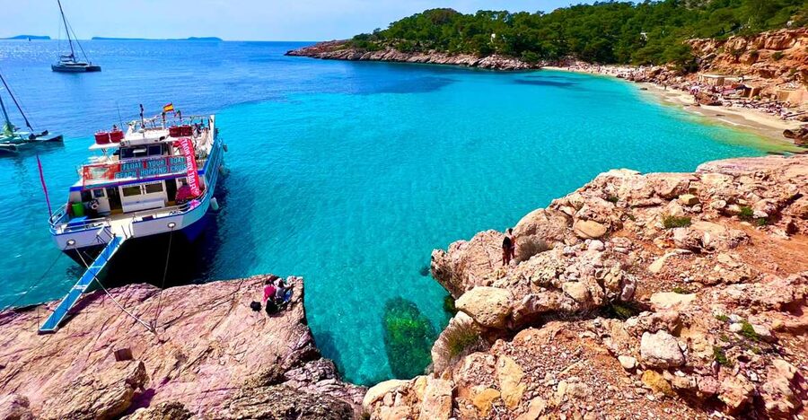 Ibiza: Cala Salada & North Cruise with Drinks & Snorkeling - Aquarium Cap Blanc: short and included, not a full museum day