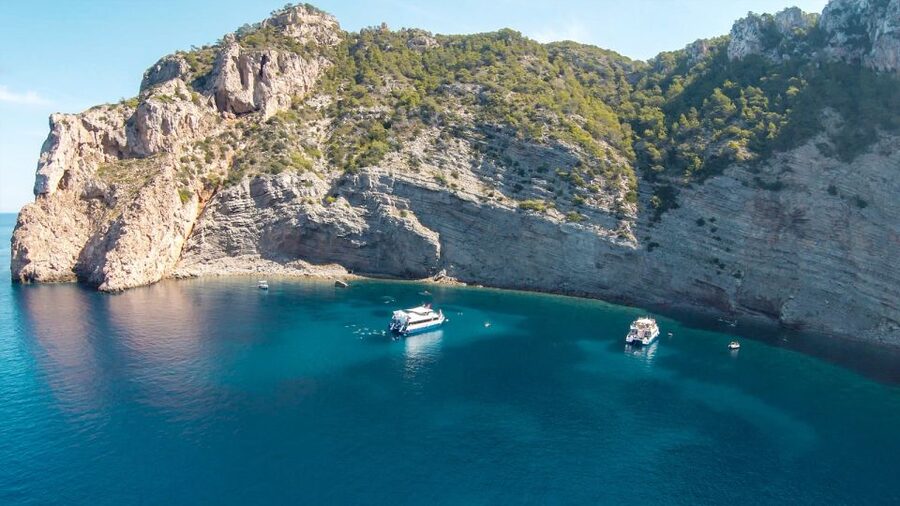 Ibiza: Cala Salada & North Cruise with Drinks & Snorkeling - Open bar and snacks: where this tour’s value really shows