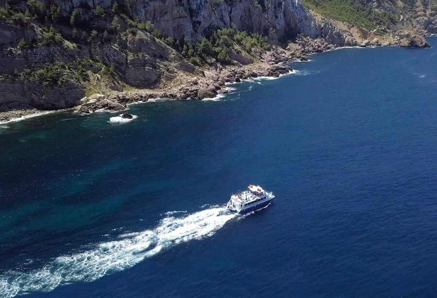 Ibiza: Cala Salada & North Cruise with Drinks & Snorkeling - Boat comfort and what to do if you don’t want to snorkel