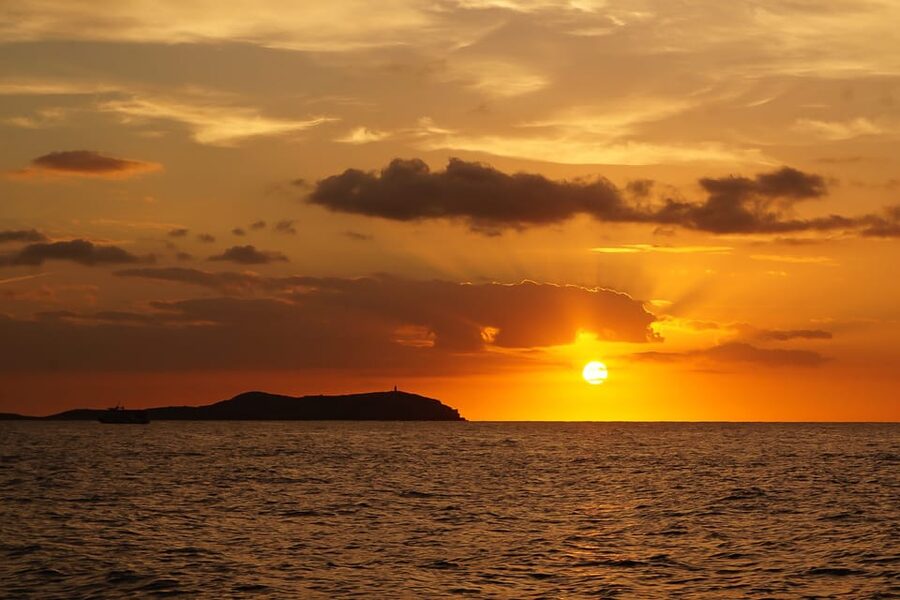 Ibiza: Sunset Boat Trip with Snorkeling, Kayaking, & Drinks - How the 3 Hours Shape Up: Cruise, Safety, Aperitif, Then Water Time