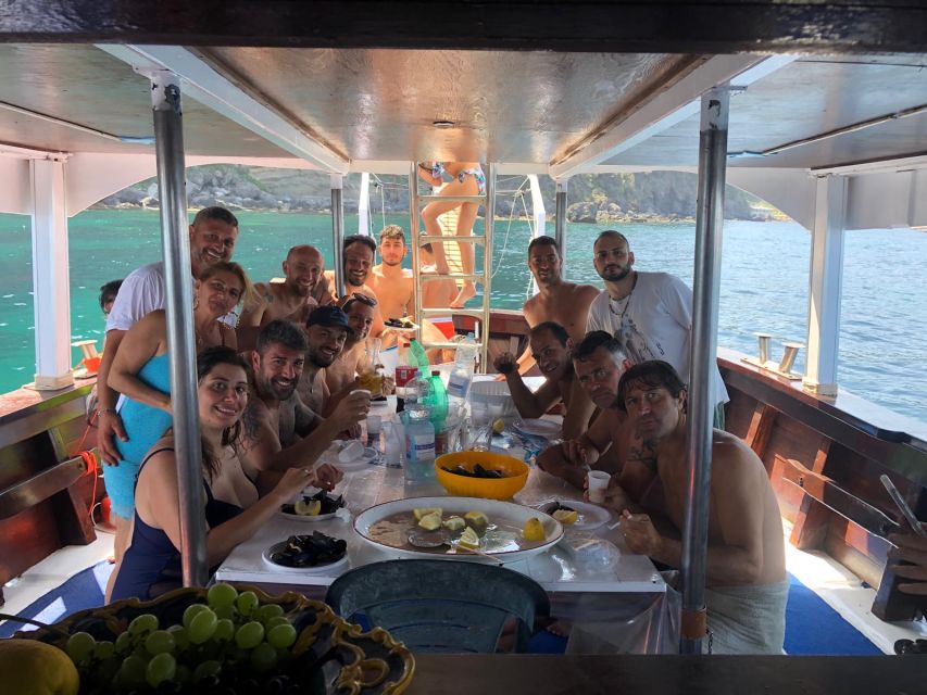Ischia: Island Boat Tour with Neapolitan Lunch & Snorkeling - Key things that make this boat tour worth it