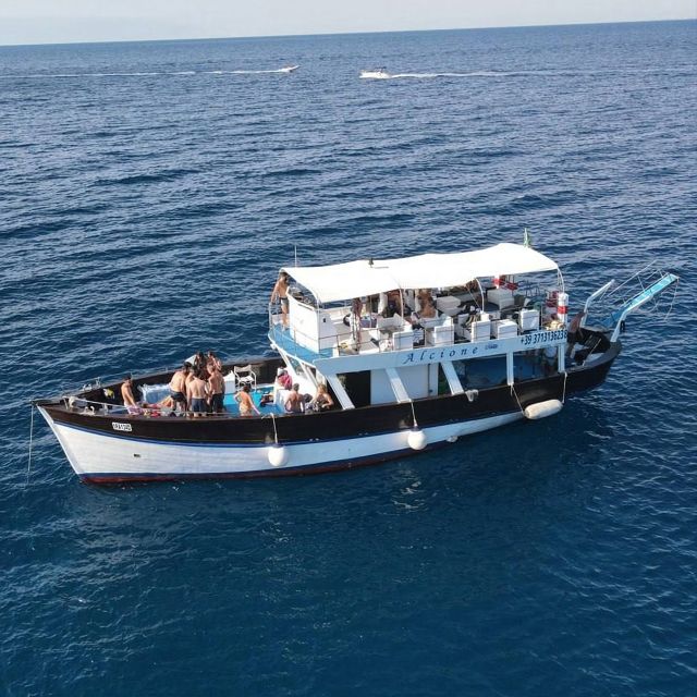 Ischia: Island Boat Tour with Neapolitan Lunch & Snorkeling - Sant’Angelo: the first taste of the water-and-food rhythm