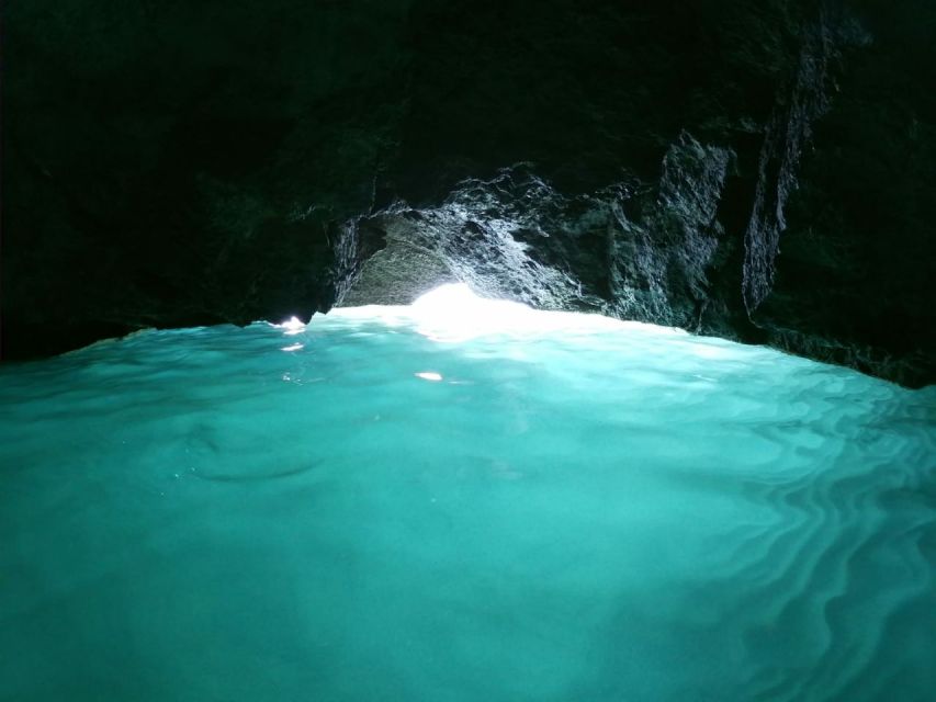 Ischia: Island Boat Tour with Neapolitan Lunch & Snorkeling - Spiaggia degli Inglesi, dessert, and a final swim push