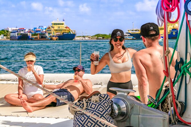 Isla Mujeres Catamaran Tour with Open Bar, Lunch and Snorkeling - Beach Club Lunch and Recovery: What the Buffet Stop Feels Like