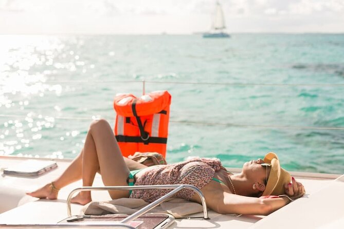 Isla Mujeres Catamaran Tour with Snorkel, Open bar and Transport - Stop 1: Playa Tortugas and the docking fee reality check