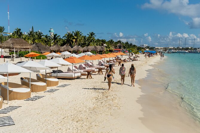 Isla Mujeres Cruise with Beach Club, Snorkel, Lunch and Open Bar - Crew and Catamaran Feel: When It Works, It Feels Like a Win
