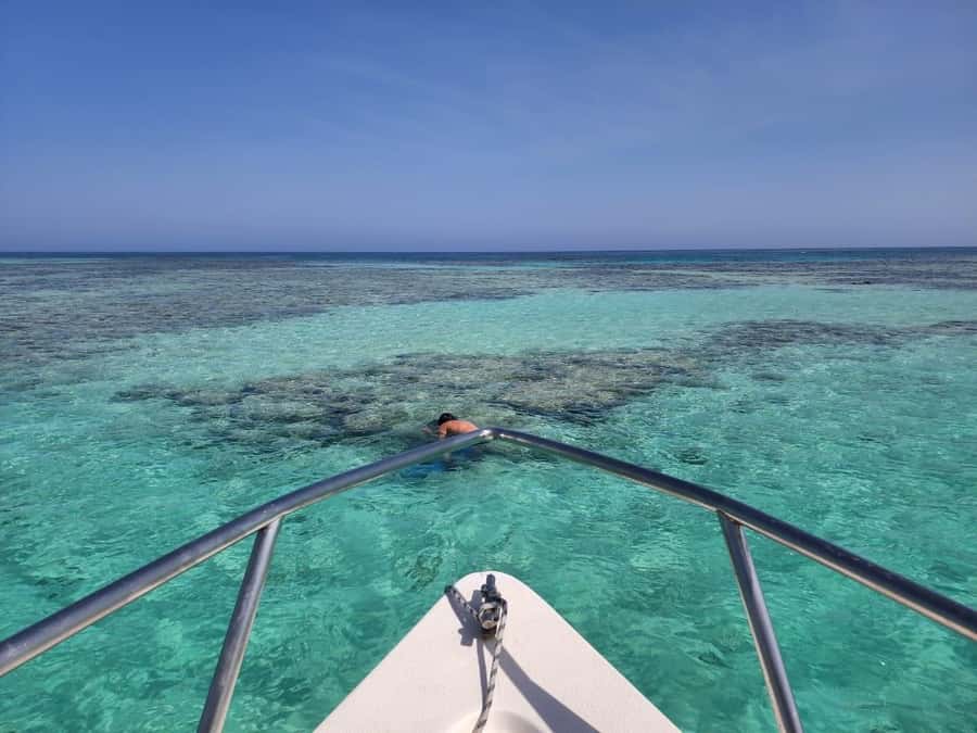 Jeddah: Bayada Leisure Boat Trip with Snorkeling - Guided coral adventure with instructor support (and multilingual help)