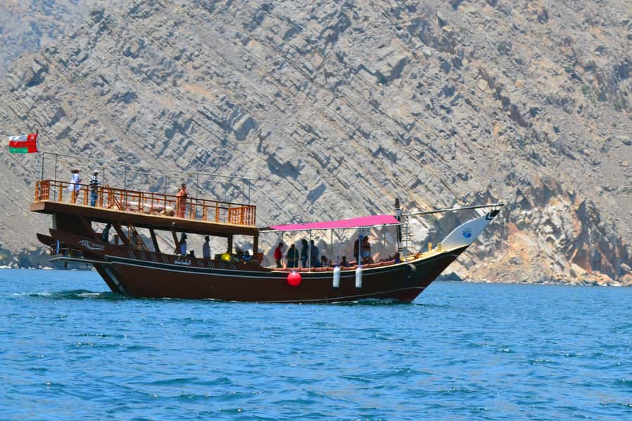 Khasab: Dolphin Watching Day Tour with Snorkeling & Lunch - Lunch on Board: When the Meal Actually Makes the Day Easier