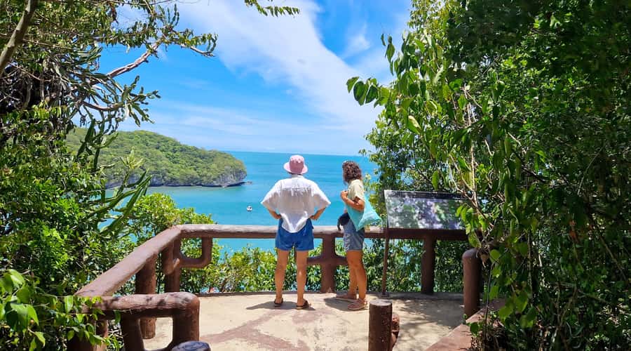 Koh Pha Ngan: Day Tour Ang Thong with Kayak, Snorkel & Lunch - Pickup, breakfast snacks, and the morning rhythm