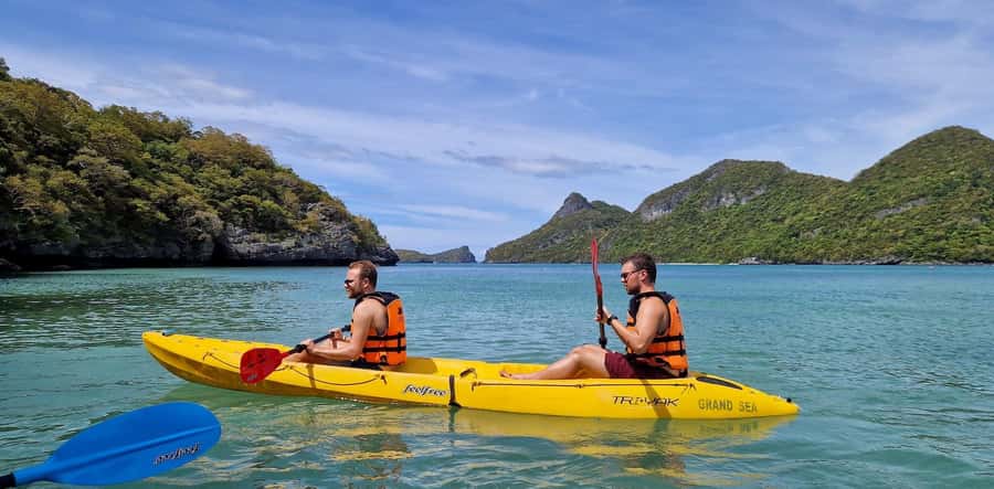 Koh Samui: Day Tour to Ang Thong with Kayak, Snorkel & Lunch - Ko Mae Ko lunch on the beach: simple, filling, and timed right