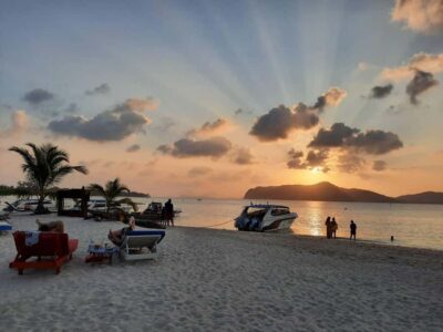 Koh Samui: Sunset Pig Island and Snorkeling Koh Tan w/Dinner - Speedboat Hop to Koh Tan: Short Sea Time, Big Payoff