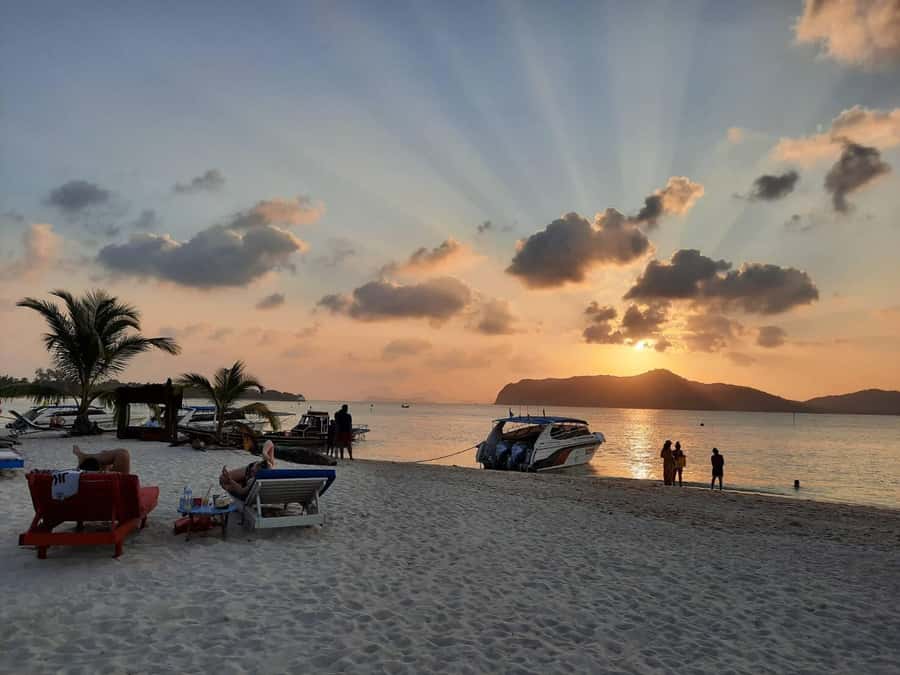 Koh Samui: Sunset Pig Island and Snorkeling Koh Tan w/Dinner - Speedboat Hop to Koh Tan: Short Sea Time, Big Payoff