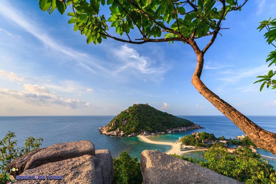 Koh Tao: Islands Snorkeling Highlights Day Tour & Lunch - Aow Luek and Shark Bay: where wildlife may steal the show