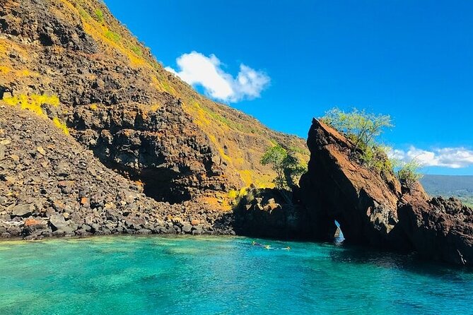 Kona Snorkel Tour: Captain Cook Reef Snorkel, Dolphin & Sea Caves - Crew Style, Bumpy Rides, and What to Bring