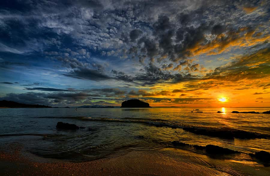 Krabi: Bioluminescent Plankton, Snorkeling & Sunset Tour - Entering Krabi’s sunset circuit from Ao Nang and Railay