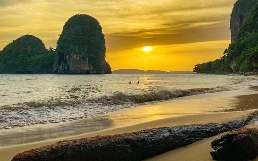 Krabi: Bioluminescent Plankton, Snorkeling & Sunset Tour - The BBQ dinner: Halal beachfront food with actual sunset payoff