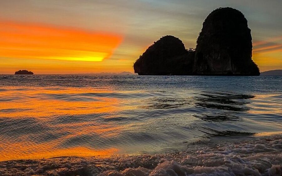 Krabi: Bioluminescent Plankton, Snorkeling & Sunset Tour - How the crowds work (and how this route tries to help)