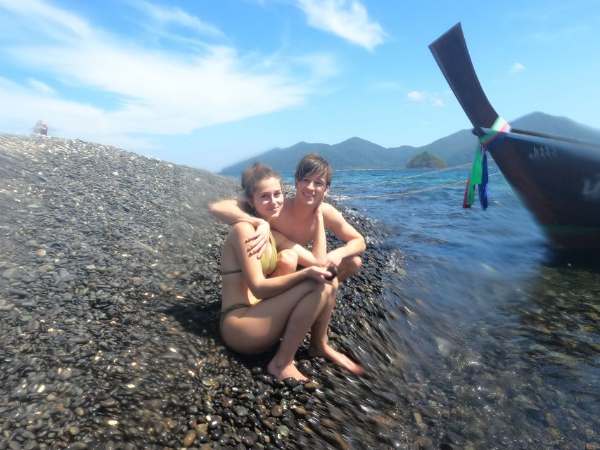 Lipe: Longtail Boat Snorkeling to Outer Islands Program B - Koh Dong Monkey Beach lunch: fine sand and a fun break