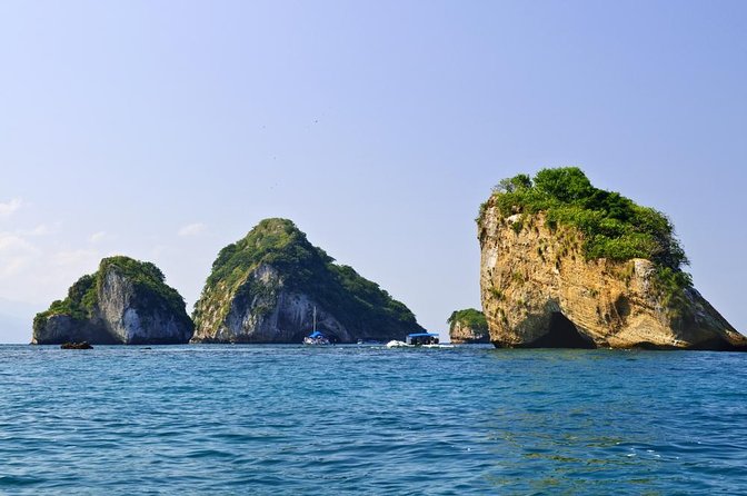 Luxury Yacht & Snorkel with All inclusive Open bar and lunch - A small-group Leopard catamaran day on Bay of Banderas
