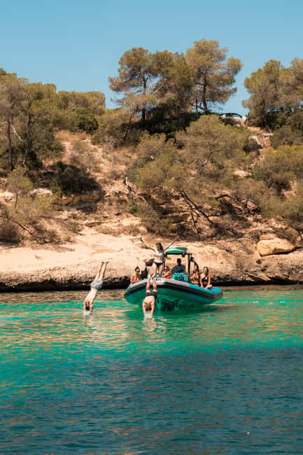 Mallorca: 2h speedboat tour, visit caves, cliffs and snorkel - A 2-hour Mallorca speedboat that packs in real water time