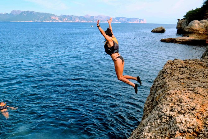 Mallorca: Kayaking, Sea Cave, Cliff Jumping & Snorkel Tour - Sea cave treasure hunt: key discovery and real tight-space moments