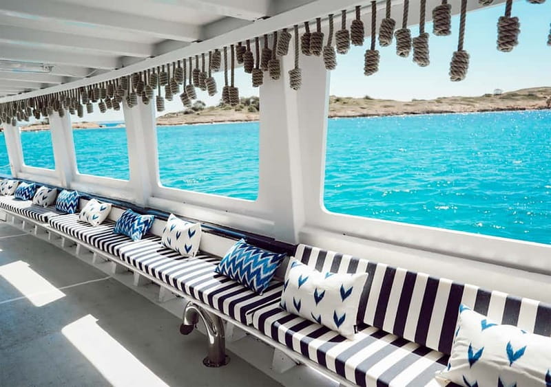 Mallorca: Palma Boat Tour & Snorkeling with Drink Included - Super Delfin Verde vibe: music, space, and the crew energy