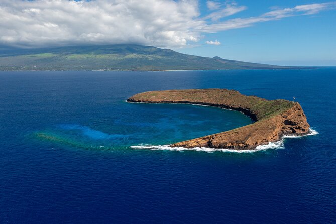 Maui: Molokini and Turtles Luxury Yacht Snorkel - A luxury yacht day that starts comfortable at the dock