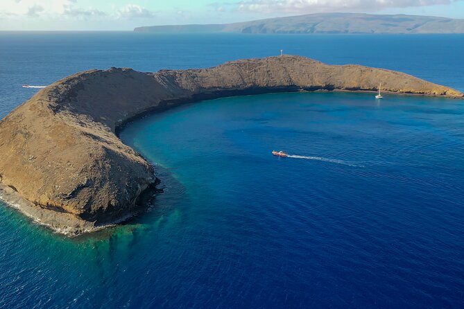 Maui: Molokini Crater and Turtle Town Snorkeling From Kihei - Stop 1: Molokini Crater for Clear Water and Big Fish Energy