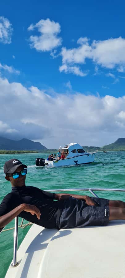 Mauritius: Snorkel and Swim with Dolphins on Speedboat Tour - Snorkeling Equipment and Life Vests: make the most of the gear you’re given