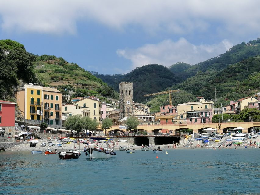 Monterosso al Mare: Monterosso Kayak and Snorkeling Tour - Getting ready: showers, lockers, and the right kit for wet weather