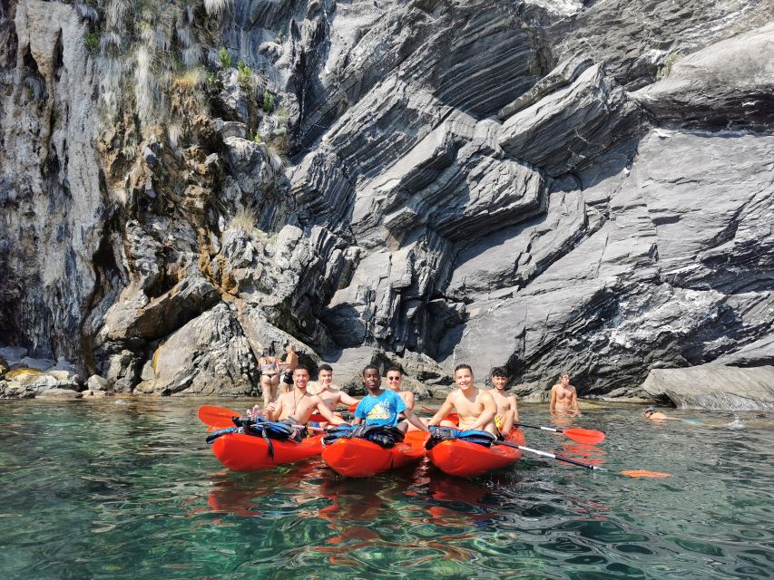 Monterosso al Mare: Monterosso Kayak and Snorkeling Tour - The first hour: paddling past Monterosso’s town and the historic feel