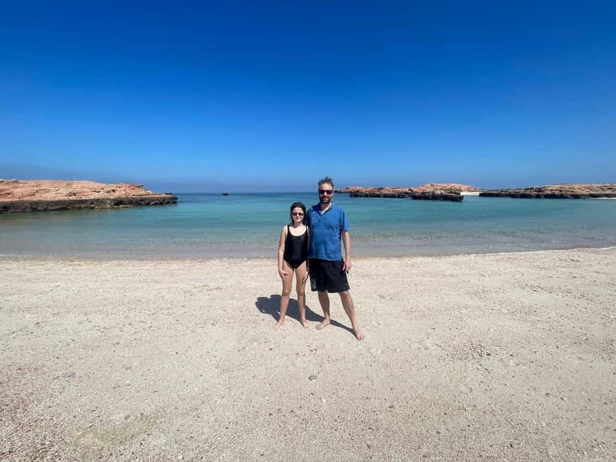 Muscat: Daymaniat Islands Snorkeling Trip with Brunch - The island break: beaches, rock formations, and optional mountain views