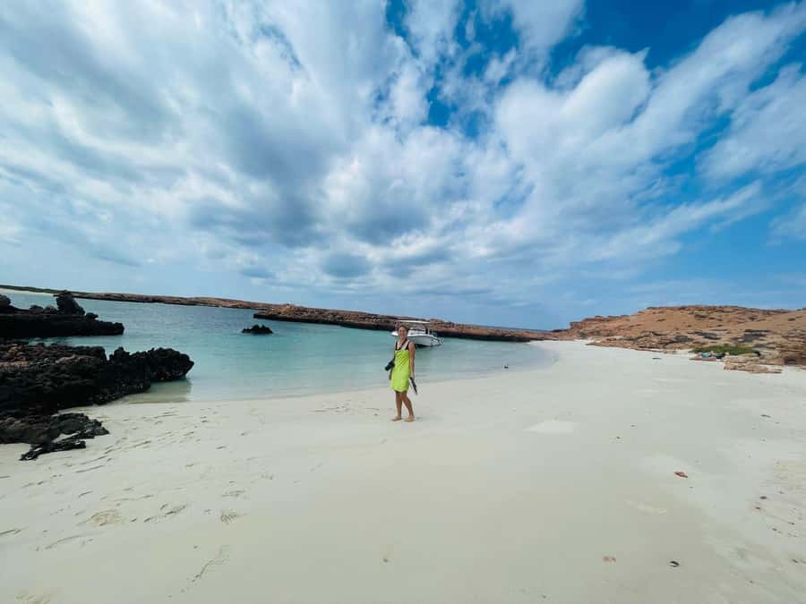 Muscat: Daymaniat Islands Snorkeling Trip with Brunch - On-water comfort: gear, waves, and how the crew manages the group