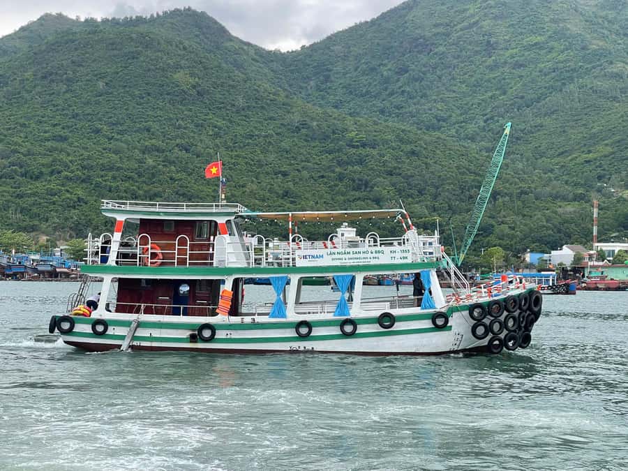 Nha Trang: Mun Island Snorkeling Adventure and BBQ Lunch - Stop 2 Coral Reef (Hon Tam Area): When Fins and Snorkel Use Are More Likely