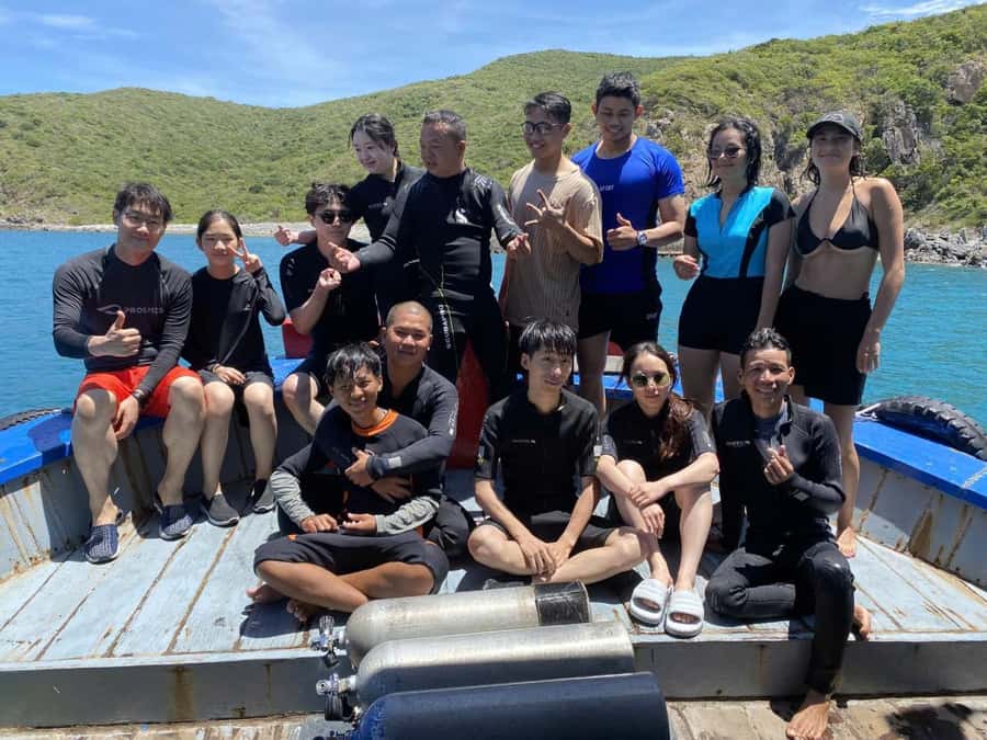 Nha Trang: Mun Island Snorkeling Adventure and BBQ Lunch - Lunch on a Floating Restaurant: BBQ Seafood Plus the Nha Trang Flavor