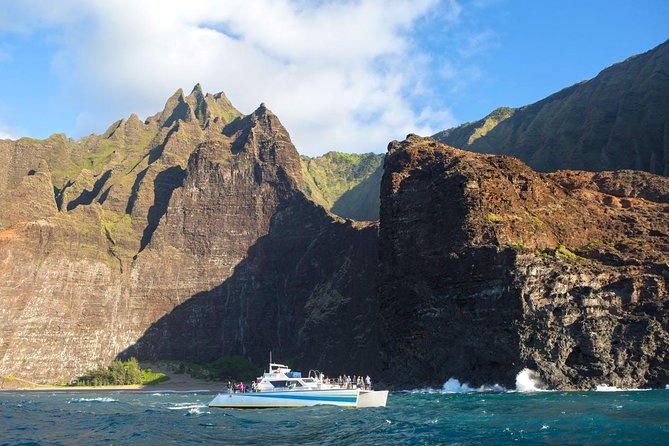 Ni'ihau and Na Pali Coast Snorkel Boat Tour - The culture layer: legends and Ni’ihau’s private island context
