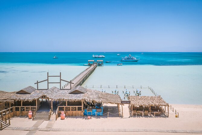 Orange bay full day with snorkeling and water sports - Guides and crew: who makes the day feel easy