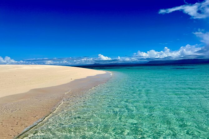 Outer Reef Mackay Cay Sail & Snorkel Adventure from Port Douglas - Buffet lunch and coral cay time: the rhythm of the day