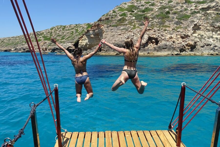 Palma de Mallorca: Palma Bay Boat Tour with Snorkeling - Palma Bay by Boat: Why This Works So Well