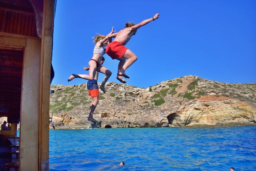 Palma de Mallorca: Palma Bay Boat Tour with Snorkeling - Lunch on Board: Huge Mediterranean Pizza and Real Value