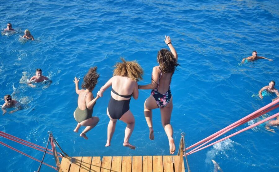 Palma de Mallorca: Palma Bay Boat Tour with Snorkeling - Drinks, Cocktails, and the Onboard Bar Reality