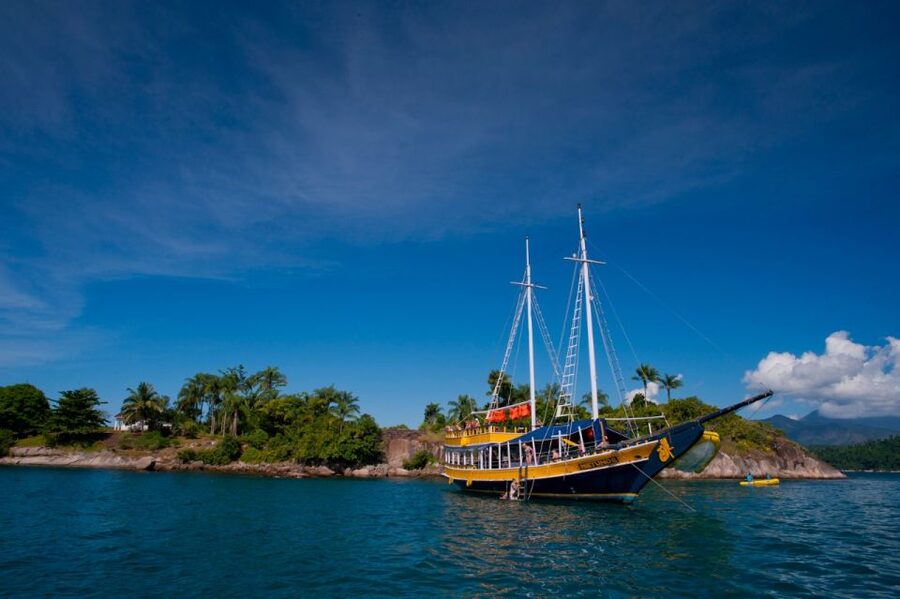 Paraty Bay: Islands & Beaches Boat Tour with Snorkeling - Who This Tour Suits Best (And Who Might Prefer Another Format)