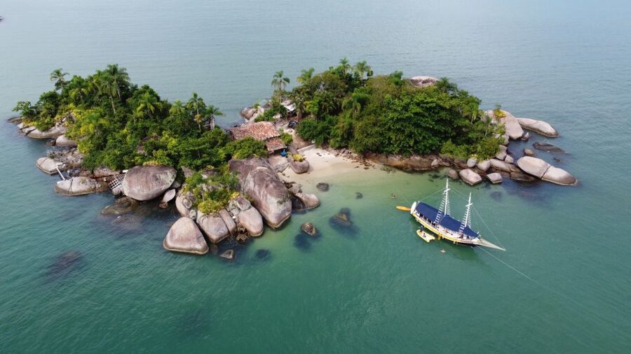 Paraty Bay: Islands & Beaches Boat Tour with Snorkeling - Beach Stops: Swimming Zones and Real Snorkeling