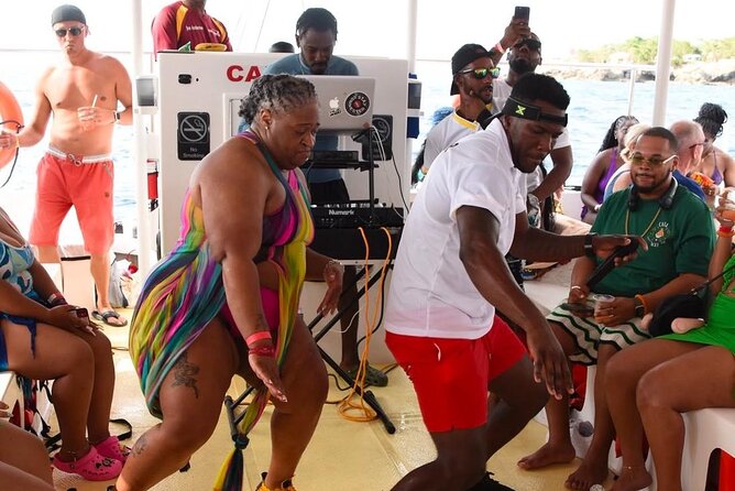Party Catamaran: OpenBar, Music, Negril Beach, Caves, Snorkeling - Crowds, Delays, and What It Feels Like When the Day Gets Busy