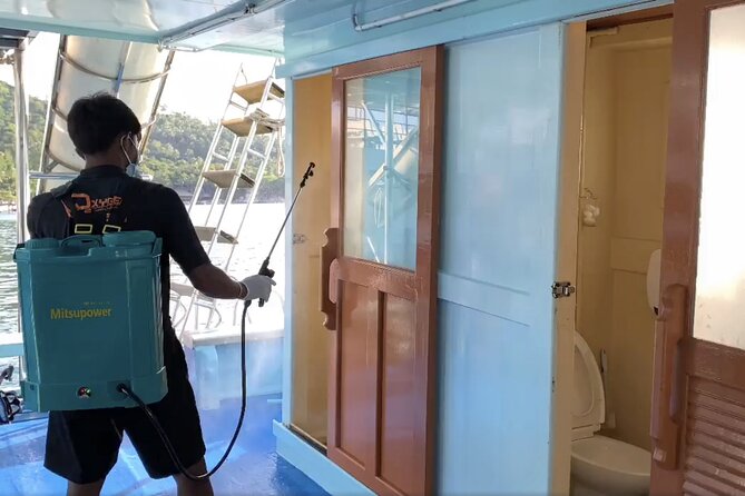 Premium Snorkel Tour to the Bays of Koh Tao onboard the Oxygen - The 6-hour route: from Mae Haad Pier to five-plus snorkel stops