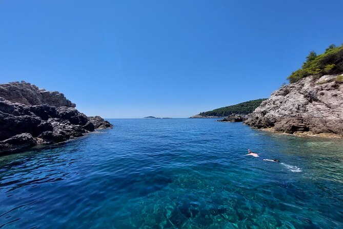 Private boat tour- explore the islands, find hidden caves and try snorkelling - Drinks, restroom access, and what comforts you’ll actually notice
