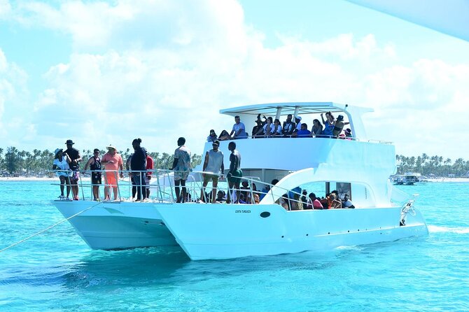 Private Catamaran with Sound system, Slide, Open bar & Snorkeling - Cruising Bávaro Beach with your playlist and drinks