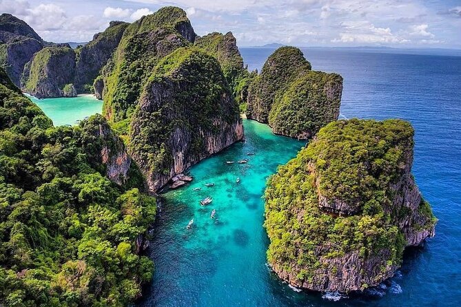 Private Phi Phi and Khai Islands Snorkeling Tour by Speedboat - Ko Phi Phi Don lunch time: where you eat with your feet near the sea