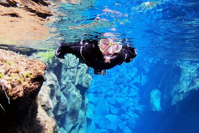 Private Silfra Snorkeling 6 p. group - Meet on Location - with Underwater Photos - Underwater photos in Silfra: how to get great shots without fuss