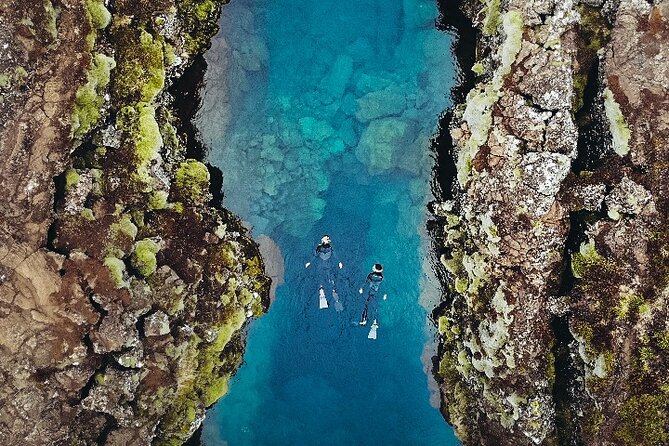 Private Silfra Snorkeling 6 p. group - Meet on Location - with Underwater Photos - Dry suit vs wetsuit: how to stay warm without fighting your own gear